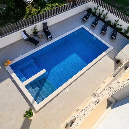 Apartment Relax - Beautiful With Heated Saltwater Pool & Jacuzzi Kastela