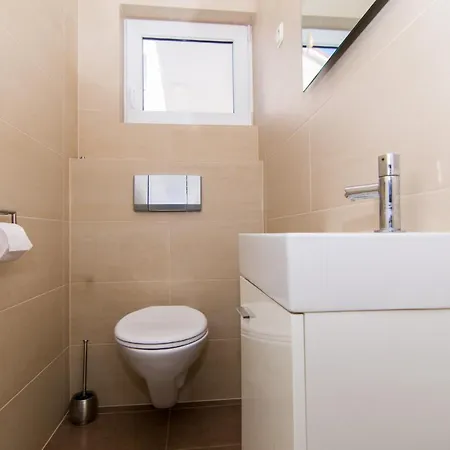 Apartment Relax - Beautiful With Heated Saltwater Pool & Jacuzzi