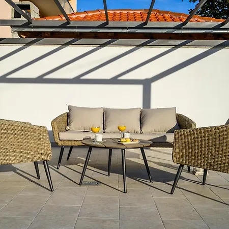 Relax - Beautiful With Heated Saltwater Pool & Jacuzzi Apartment