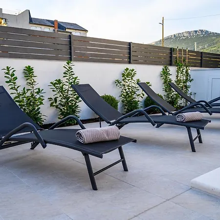 Relax - Beautiful With Heated Saltwater Pool & Jacuzzi * Kaštela
