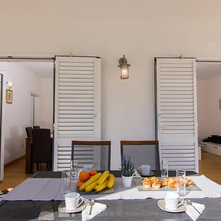 Apartment Relax - Beautiful With Heated Saltwater Pool & Jacuzzi