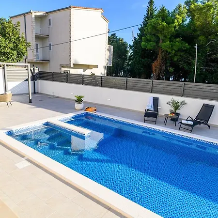 Apartment Relax - Beautiful With Heated Saltwater Pool & Jacuzzi Kastela