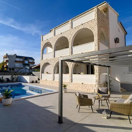 Apartment Relax - Beautiful With Heated Saltwater Pool & Jacuzzi *