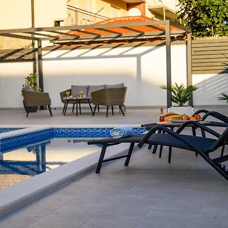Apartment Relax - Beautiful With Heated Saltwater Pool & Jacuzzi Kastela