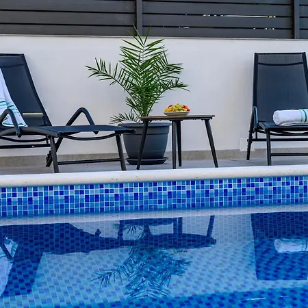 Apartment Relax - Beautiful With Heated Saltwater Pool & Jacuzzi Kastela