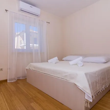 Apartment Relax - Beautiful With Heated Saltwater Pool & Jacuzzi *
