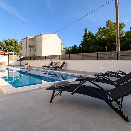 Apartment Relax - Beautiful With Heated Saltwater Pool & Jacuzzi *