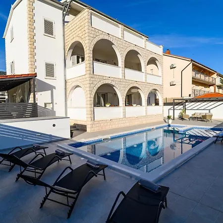 Apartment Relax - Beautiful With Heated Saltwater Pool & Jacuzzi *