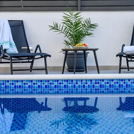 Relax - Beautiful With Heated Saltwater Pool & Jacuzzi * Kastela