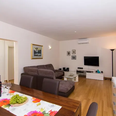 Apartment Relax - Beautiful With Heated Saltwater Pool & Jacuzzi Kastela