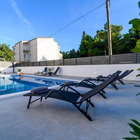 Relax - Beautiful With Heated Saltwater Pool & Jacuzzi