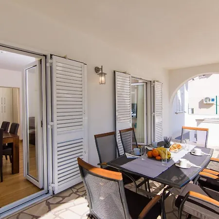 Apartment Relax - Beautiful With Heated Saltwater Pool & Jacuzzi