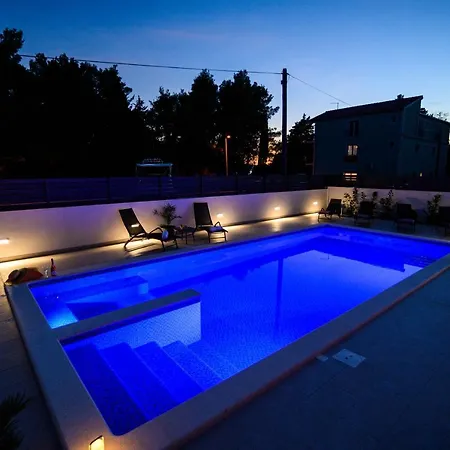 Relax - Beautiful With Heated Saltwater Pool & Jacuzzi Apartment