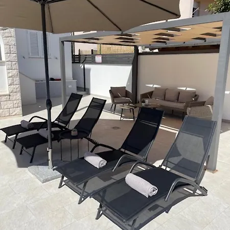 Relax - Beautiful With Heated Saltwater Pool & Jacuzzi Kaštela
