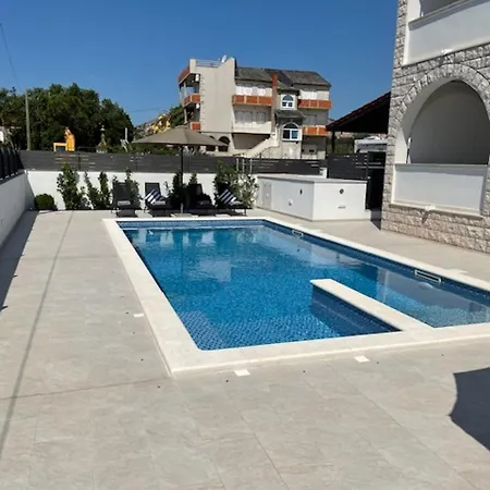 Relax - Beautiful With Heated Saltwater Pool & Jacuzzi * Kaštela