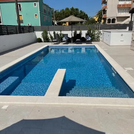 Appartamento Relax - Beautiful With Heated Saltwater Pool & Jacuzzi