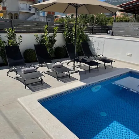 Relax - Beautiful With Heated Saltwater Pool & Jacuzzi Kaštela
