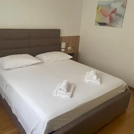 Relax - Beautiful With Heated Saltwater Pool & Jacuzzi Kaštela