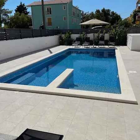 Relax - Beautiful With Heated Saltwater Pool & Jacuzzi
